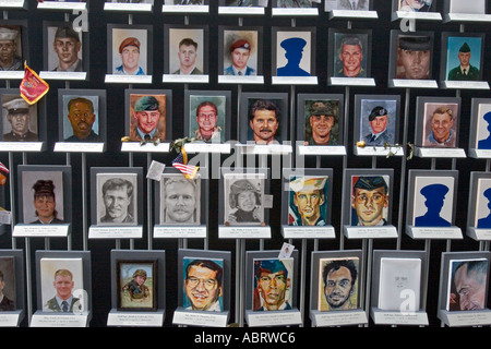 I volti dei caduti di guerra in Iraq presso il Cimitero Nazionale di Arlington Foto Stock