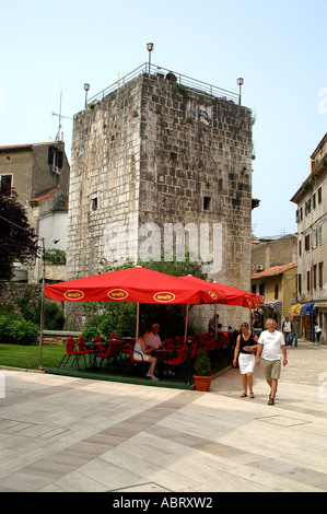 Porec Croazia Dalmazia torre sul Decumanus Foto Stock