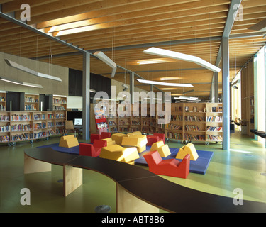 Idea Store Chrisp Street, Tower Hamlets, Londra. Area per i bambini in biblioteca. Architetto: Adjaye Associates Foto Stock