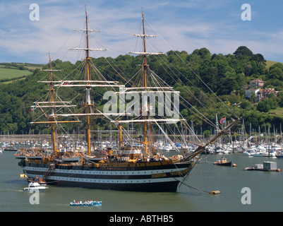 Tall Ship Amerigo Vespucci sulla visita a Dartmouth ormeggiata nel fiume Dart Devon England Regno Unito Regno Unito Foto Stock