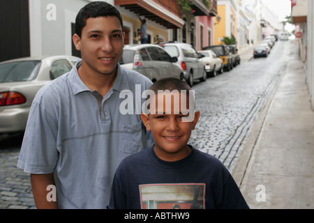 Portorico,Rican,Isola dei Caraibi,Antille grandi Vecchia San Juan,capitale,Calle de la Cruz,spagnolo ispanico,uomo maschio,teen teen teen teen teen Foto Stock