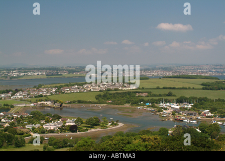 Vista verso Saltash Royal Albert Bridge e la Plymouth dal di sopra Torpoint Cornwall Inghilterra Regno Unito Regno Unito Foto Stock