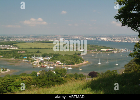 Vista verso Saltash Royal Albert Bridge e la Plymouth dal di sopra Torpoint Cornwall Inghilterra Regno Unito Regno Unito Foto Stock