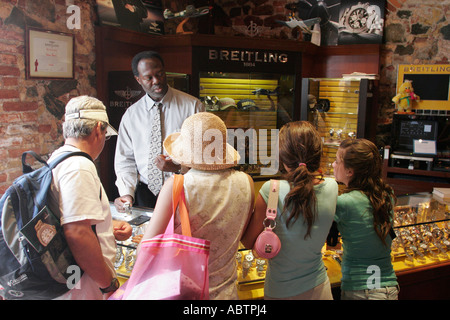 Isole Vergini, USVI, U.V.I., Mar dei Caraibi, acqua, Oceano Atlantico, acqua, St. Thomas, Saint, Charlotte Amalie, Main Street, duty free, shopping shopper Foto Stock