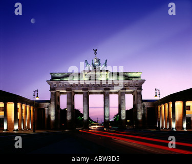 DE - BERLINO: la Porta di Brandeburgo Foto Stock