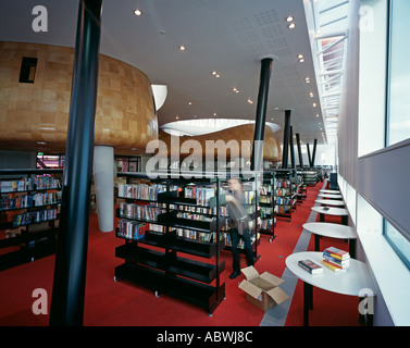 Libreria Peckham, Londra, 1999. Vincitore del premio Stirling 2000. Pubblico sala lettura. Architetto: Alsop e St÷rmer Foto Stock