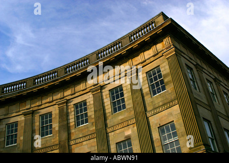 La Mezzaluna in Buxton Derbyshire Peak District Inghilterra costruiti nel Regno Unito dal 5° duca di Devonshire nel XVIII secolo Foto Stock