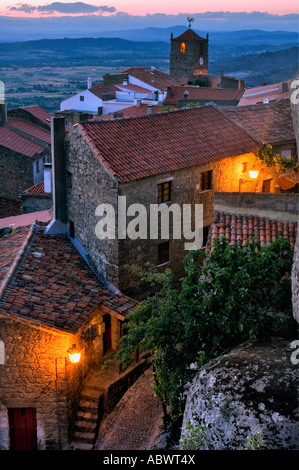 Un bel scorcio del villaggio di Monsanto Foto Stock