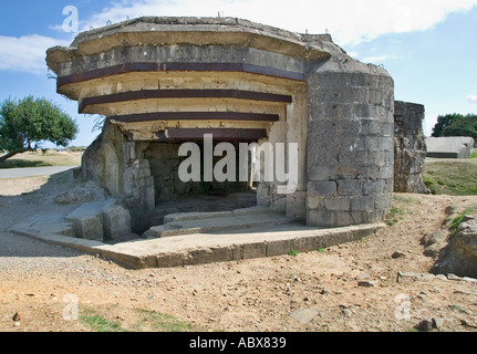 Guerra Mondiale 2 bunker - artiglieria tedesca gun emplacement bunker a Pointe du Hoc, Normandia, Francia Foto Stock