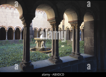 Maria Laach, Paradies mit Löwenbrunnen Foto Stock