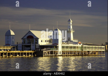 Luce precoce Cunningham Pier Geelong Port Phillip Bay Victoria Australia Foto Stock