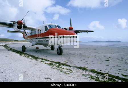 Aeromobile sulla spiaggia airfield, Traigh Mhor Bay, Barra, Ebridi Esterne, Scotland, Regno Unito. Foto Stock