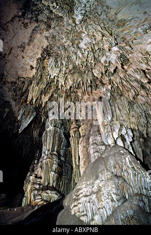 Formazioni stalattitiche e stalagmitiche più Cueva del Nerja spagna Foto Stock