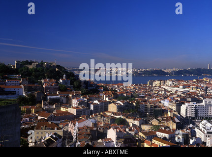 Panorama di Lisbona da Miradouro da Nossa Senhora do Monte Portogallo Foto Stock