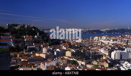 Panorama di Lisbona da Miradouro da Nossa Senhora do Monte Portogallo Foto Stock