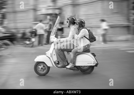 Giovane su scooter Sicilia Palermo Italia Foto Stock