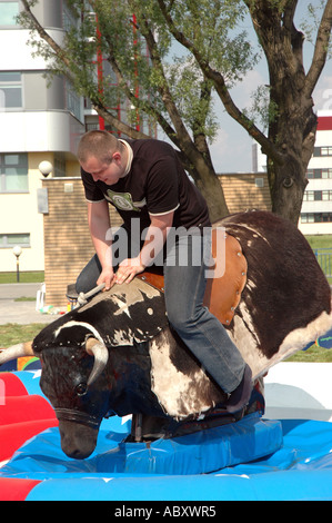 Rodeo con toro meccanico Foto Stock