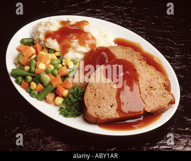 Piastra di colore blu speciale pagnotta di carne purè di patate con sugo di carne di verdure miste Foto Stock