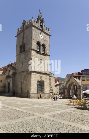 Il Portogallo, il distretto del Minho, Guimaraes; Nossa Senhora da Oliveira chiesa Foto Stock