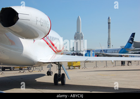 Razzi Ariane e business jet al Paris Air Show di Le Bourget. Parigi. Foto Stock