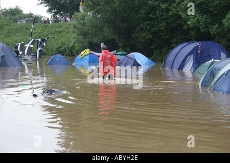 Inondazioni a Glastonbury Festival 2005 il più grande festival di musica in Europa l'azienda agricola degna Pilton Somerset Inghilterra Foto Stock