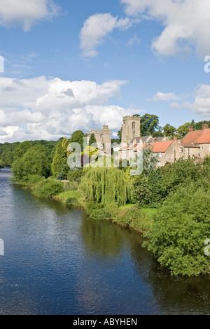 West Tanfield villaggio dal ponte sul Fiume Ure Yorkshire Regno Unito Foto Stock