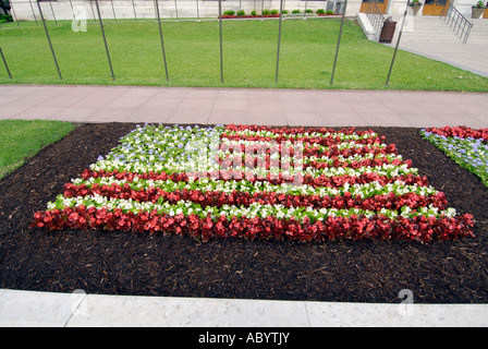 Stati Uniti bandiera realizzata da fiori di fronte lo State Capitol Building in Columbus Ohio OH Foto Stock