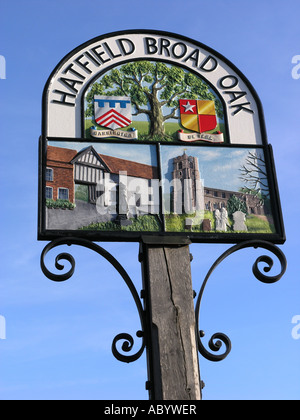 Essex village di Hatfield Broad Oak ornato signpost essex England Regno unito Gb Foto Stock