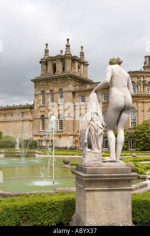 Inghilterra Oxfordshire Woodstock Blenheim Palace l'acqua Terrazza Sud e parte anteriore Foto Stock