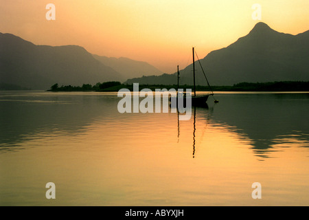 Perfetta pace Loch Leven Highlands della Scozia Foto Stock