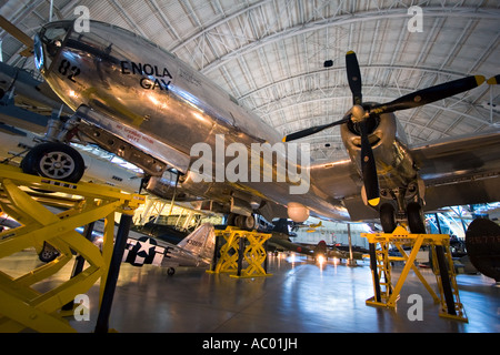 Il Enola Gay, situato a Steven F. Udvar-Hazy Center Smithsonian hangar a Dulles, Virginia Foto Stock