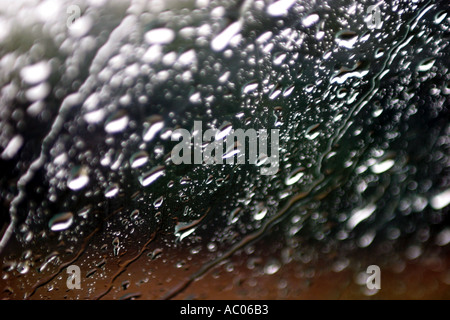 Una pioggia di una finestra England Regno Unito Foto Stock