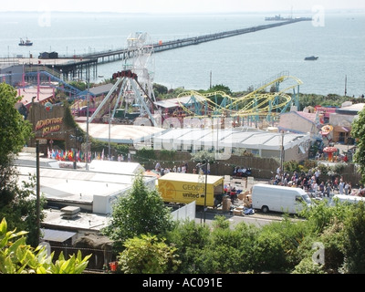 Southend on Sea seaside resort accanto al fiume Thames Estuary Adventure Island Pleasure Park e il parco di divertimenti Worlds molo più lungo Foto Stock