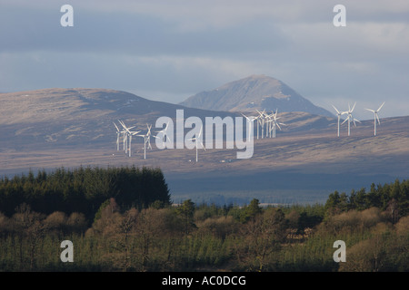 Bricchi di Doune Wind Farm visto dal Sheriffmuir. Foto Stock