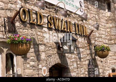 Il Galles Glamorgan Llantwit Major Market Square segno di Old Swan Inn originariamente casa bancaria per ultimo Prince of Glamorgan Foto Stock