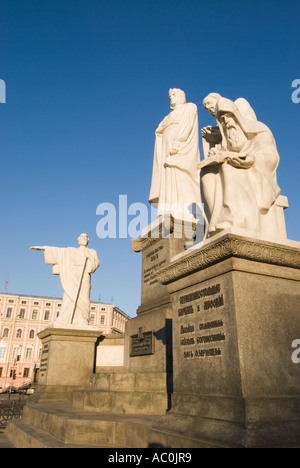 Un monumento alla principessa Olha Olga alla Piazza Mykhaylivska presso il St Micheals Cattedrale Kiev Kiev Ucraina Foto Stock