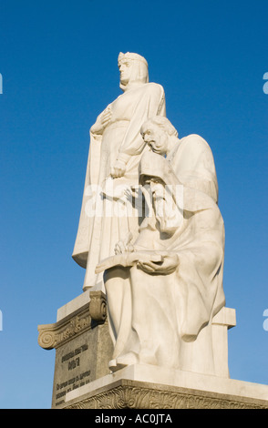 Un monumento alla principessa Olha Olga alla Piazza Mykhaylivska presso il St Micheals Cattedrale Kiev Kiev Ucraina Foto Stock