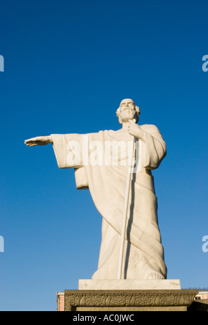 Apostolo Andrea al monumento alla principessa Olha Olga alla Piazza Mykhaylivska Kiev Kiev Ucraina Foto Stock