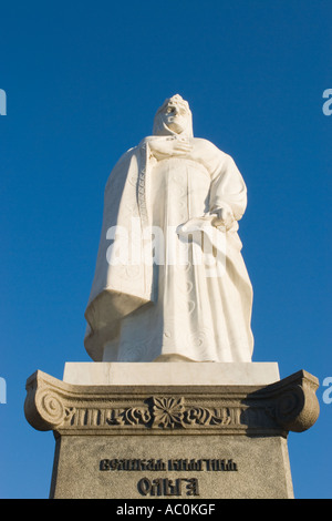 Un monumento alla principessa Olha Olga alla Piazza Mykhaylivska presso il St Micheals Cattedrale Kiev Kiev Ucraina Foto Stock