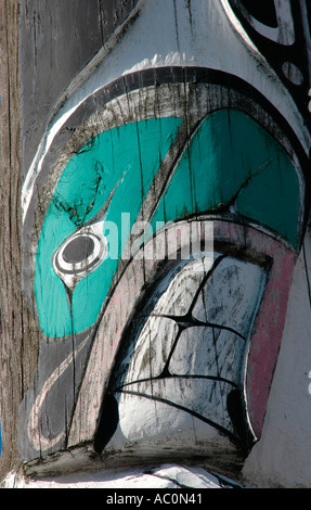 Killer Whale sul Totem Pole Foto Stock