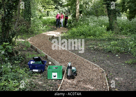 Tea break a comunità di volontariato Progetto di bosco Foto Stock