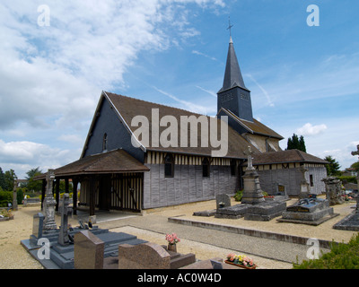 Storico di tipico stile champenois chiesa in un piccolo villaggio sulla sponda nord del Lac du Der Chantecoq Haute Marne Francia Foto Stock