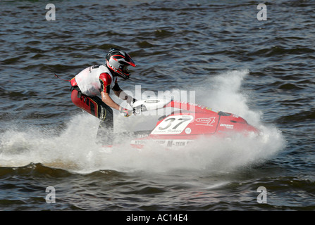 Jet Ski Racing. Presa sul Fiume Tees Barrage in Stockton Inghilterra durante un jet ski racing championship il Foto Stock