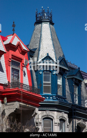 Colorato stile francese architettura sul case di città a St Louis Square a Montreal Foto Stock