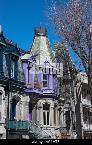 Colorato stile francese architettura sul case di città a St Louis Square a Montreal Foto Stock