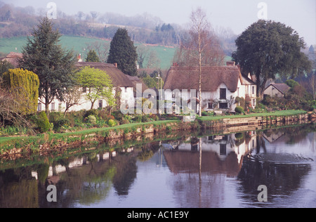 Bickleigh Cottage accanto al fiume Exe, Exe Valley Devon England Regno Unito Foto Stock