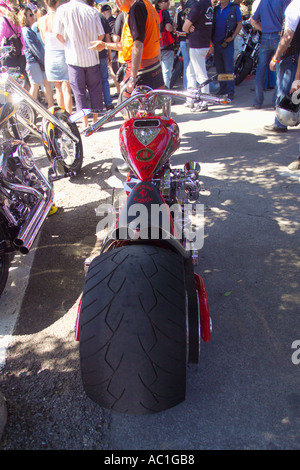 Custom Harley Davidson Moto presso la cittadina francese di Grimaud vicino a St Tropez Francia Foto Stock