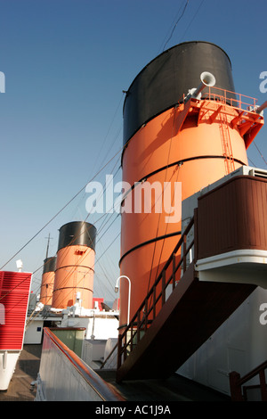 Royal Mail vaporizzatore RMS Queen Mary a Long Beach California vista di imbuti imbuto Foto Stock