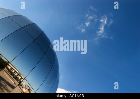 A Bristol Imaginarium arancione Planetarium in Millenium Square dall'Harbourside di Bristol Inghilterra Foto Stock