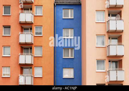 Alloggiamento station wagon, facciata, balconi Foto Stock